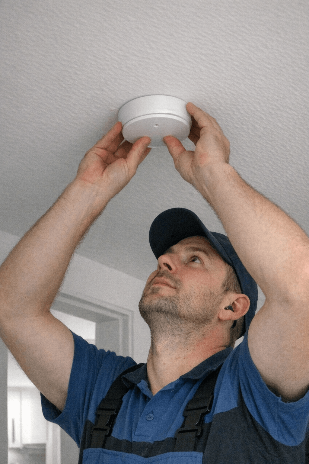 Installation moderner Sicherheitstechnik und Rauchmelder